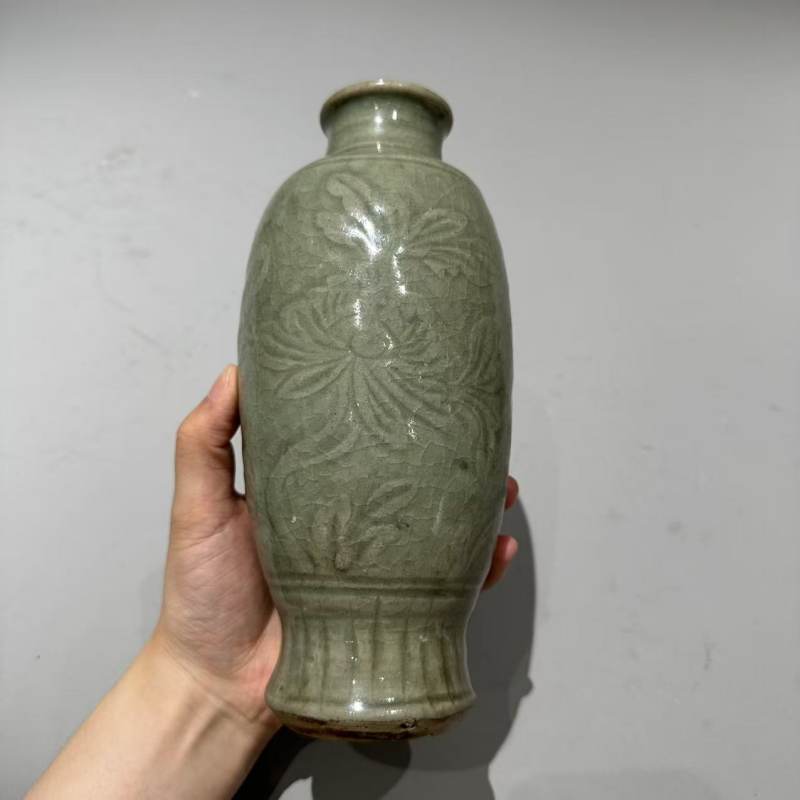 明代 龙泉窑青釉刻花灯笼瓶 - 图8