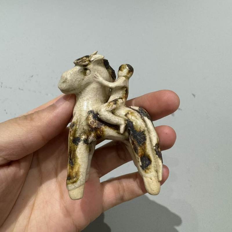 明代 青白釉人物骑马摆件 - 图4