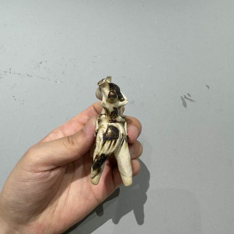 明代 青白釉人物骑马摆件 - 图5