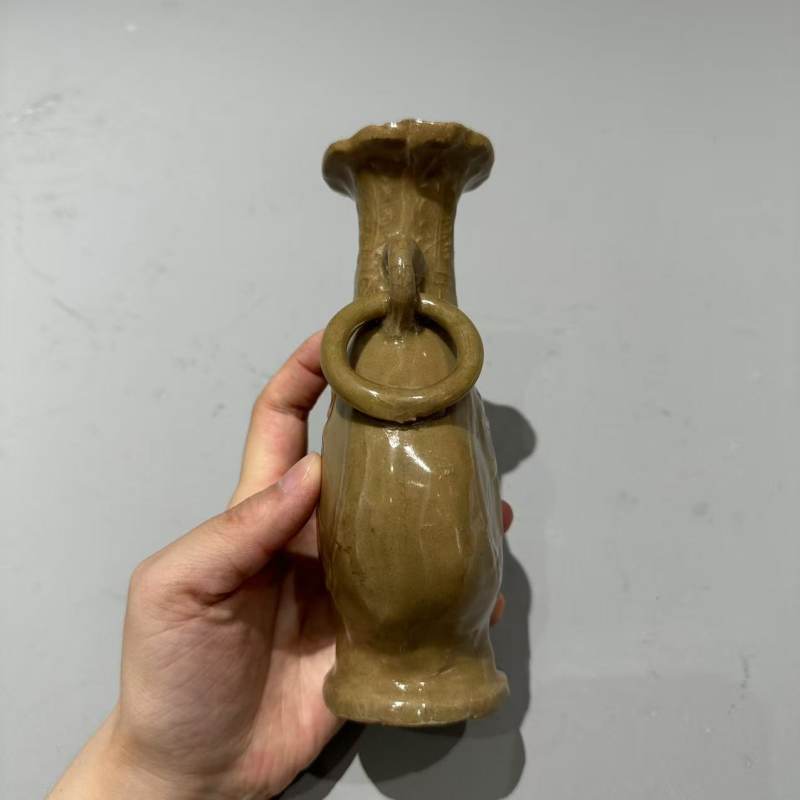 明代 龙泉窑青釉福寿挂环瓶 - 图7