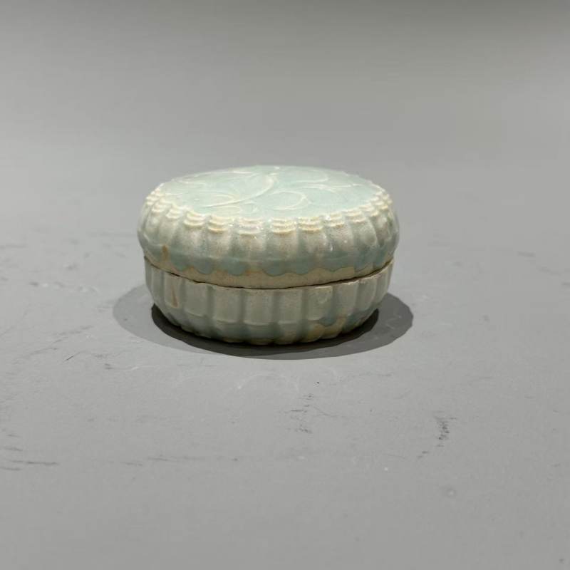 明代 青白釉印花粉盒 - 图4