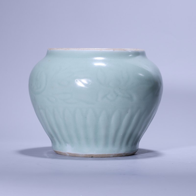明代 龙泉青釉刻花罐 - 图1