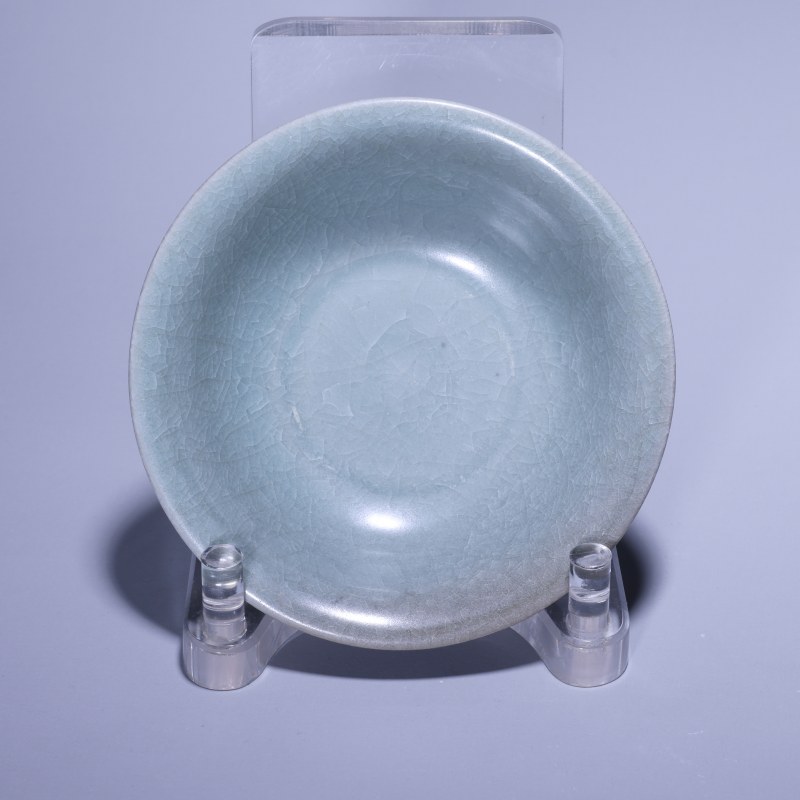 明代 龙泉窑粉青釉冰裂纹莲瓣洗