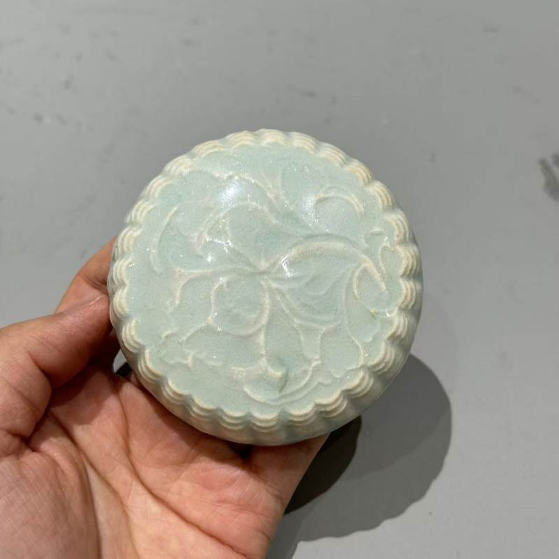 明代 青白釉印花粉盒 - 图5