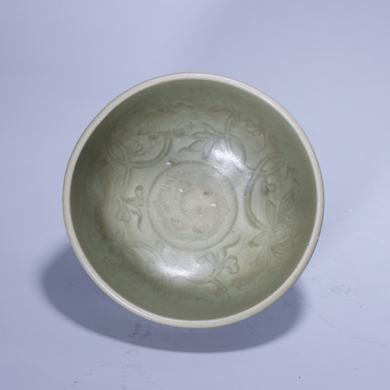 明代 龙泉青釉印花宫式碗 - 图1