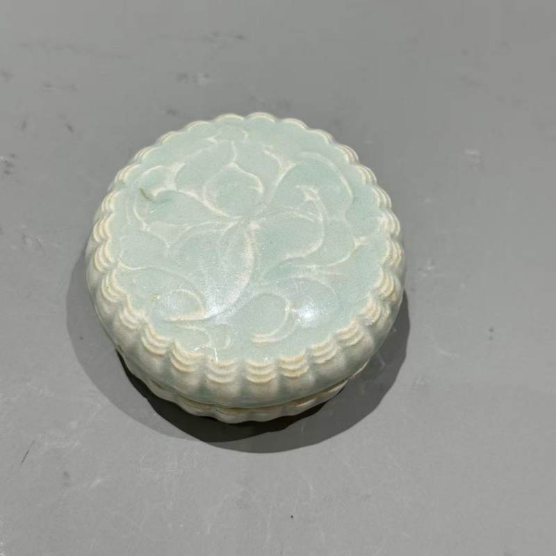 明代 青白釉印花粉盒 - 图7
