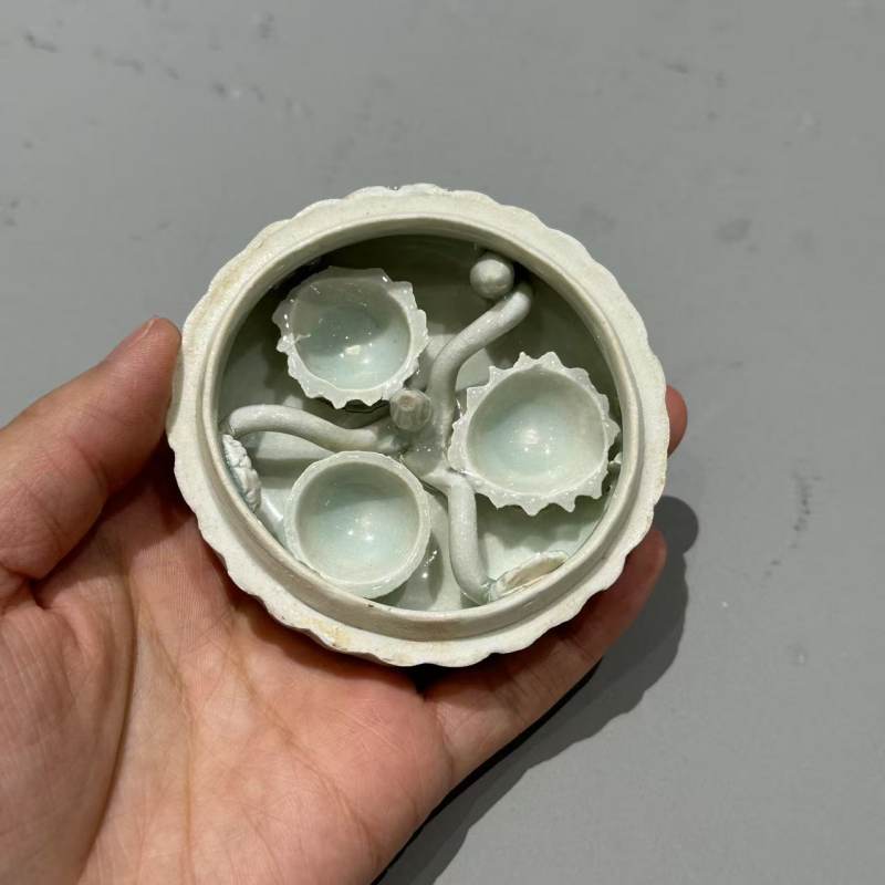 明代 青白釉印花粉盒 - 图8