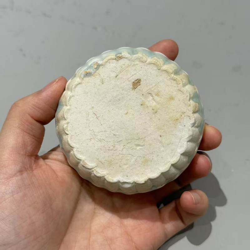 明代 青白釉印花粉盒 - 图9