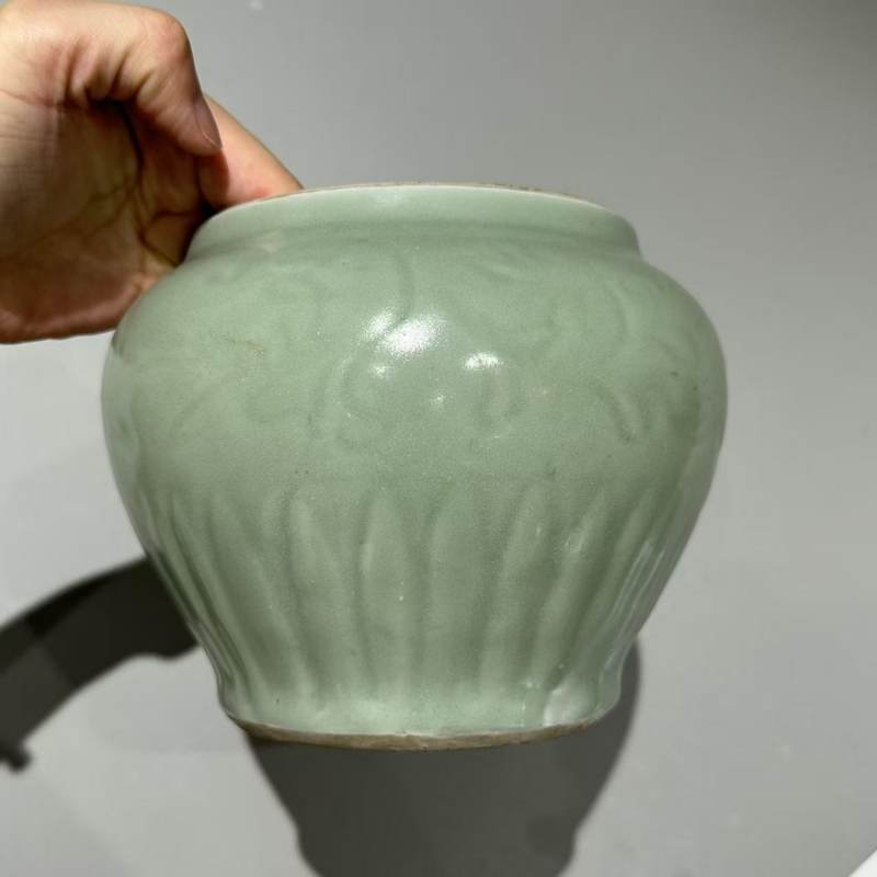 明代 龙泉青釉刻花罐 - 图4