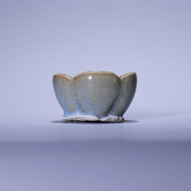 明代 钧窑海棠杯 - 图1