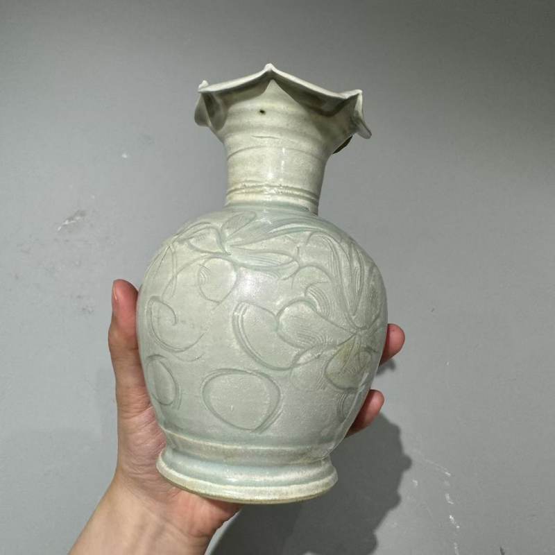 明代 青白釉花口瓶一对 - 图6
