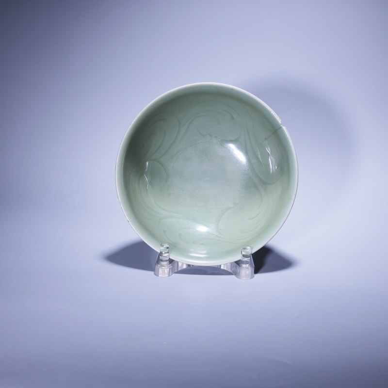 明代 龙泉窑青釉刻花碗