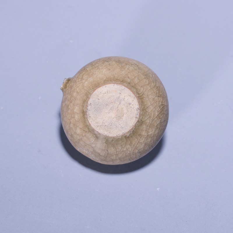 明代 龙泉窑米黄釉鸟食罐 - 图3
