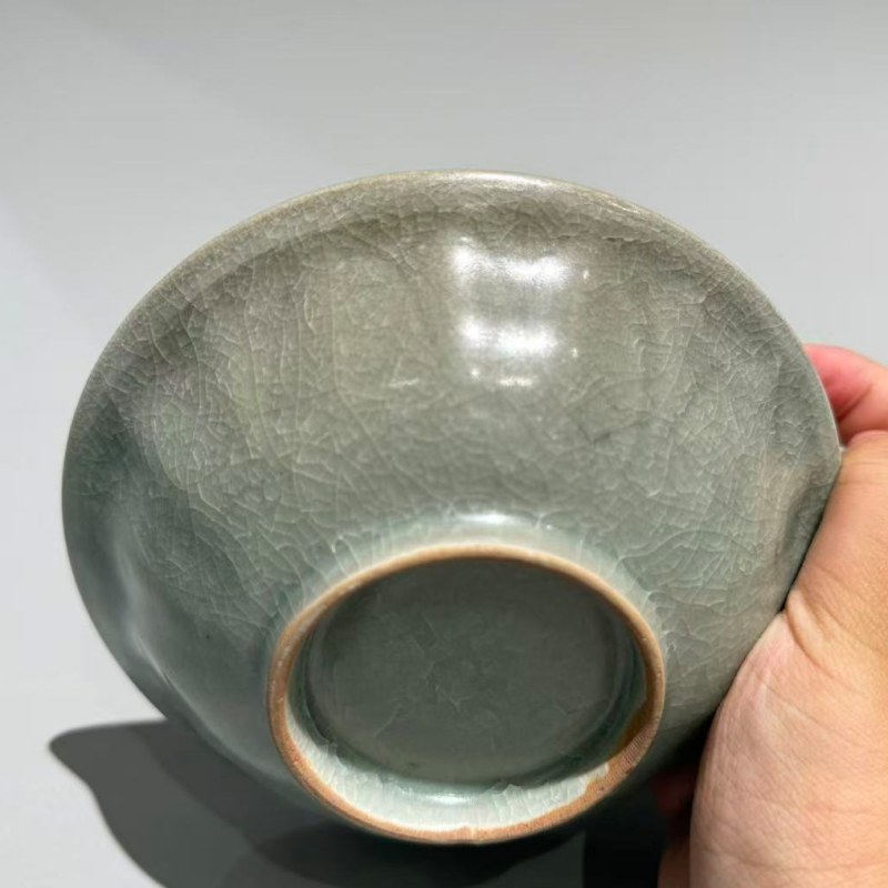 明代 龙泉窑粉青釉冰裂纹莲瓣洗 - 图6