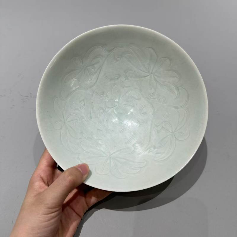 明代 青白釉栀子花纹斗笠碗 - 图4