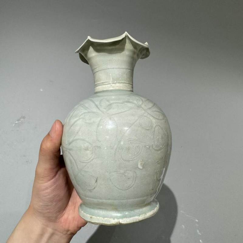 明代 青白釉花口瓶一对 - 图8