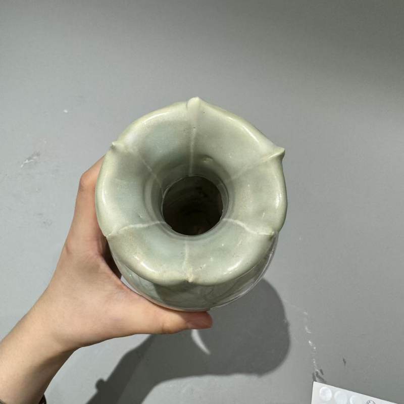 明代 青白釉花口瓶一对 - 图9