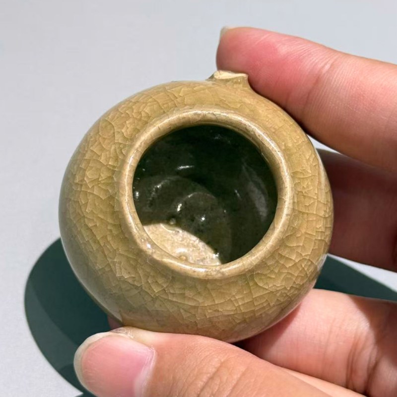 明代 龙泉窑米黄釉鸟食罐 - 图4