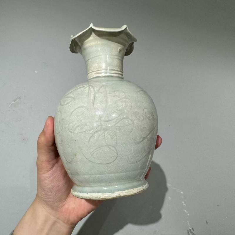 明代 青白釉花口瓶一对 - 图10