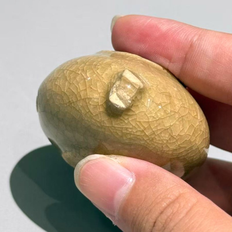明代 龙泉窑米黄釉鸟食罐 - 图5