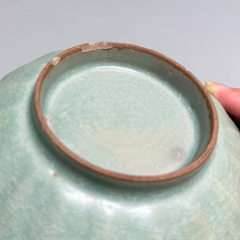 明代 龙泉窑粉青釉冰裂纹莲瓣盘 - 图6
