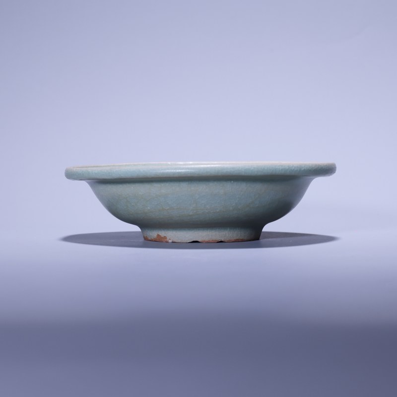 明代 龙泉窑青釉冰裂纹菊瓣洗 - 图2