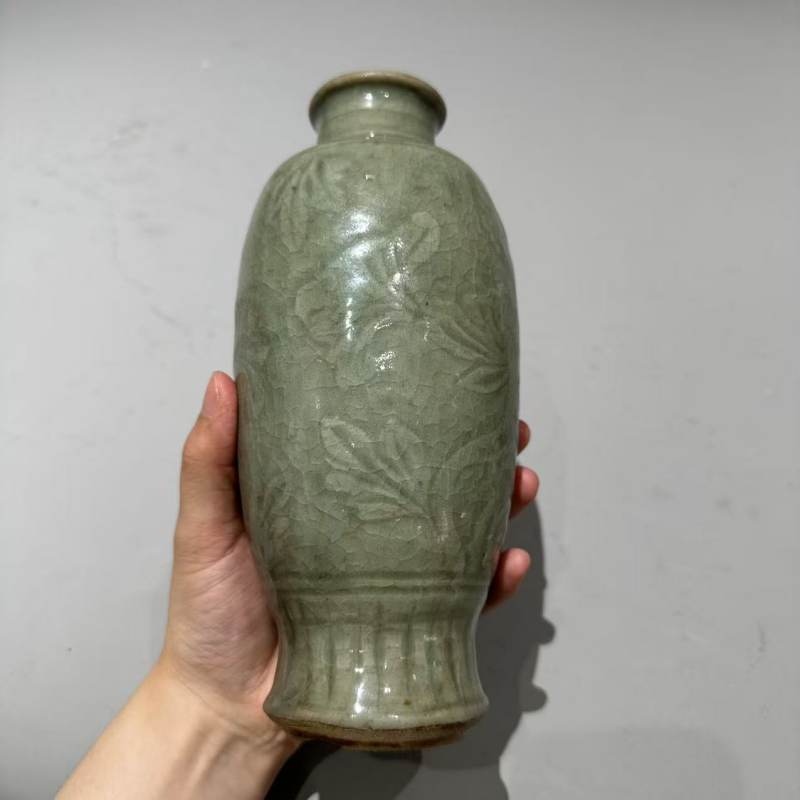 明代 龙泉窑青釉刻花灯笼瓶 - 图4
