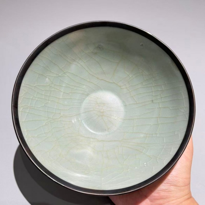 明代 龙泉窑粉青釉冰裂纹莲瓣碗 - 图4