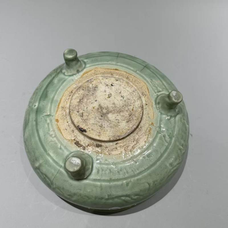 明代 龙泉青釉刻花三足炉 - 图8