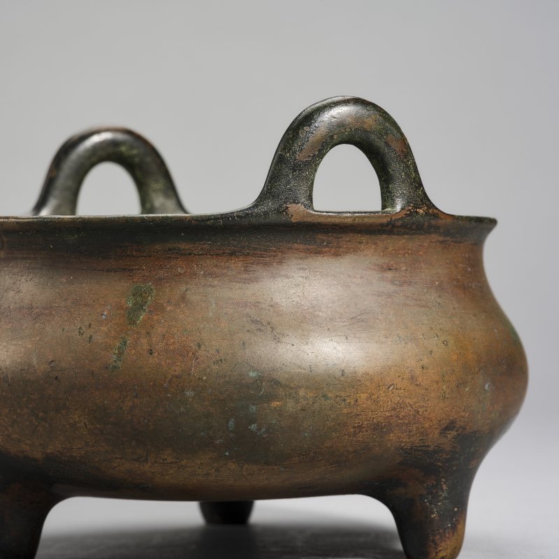 清 “大明宣德年制”冲天耳炉 - 图9