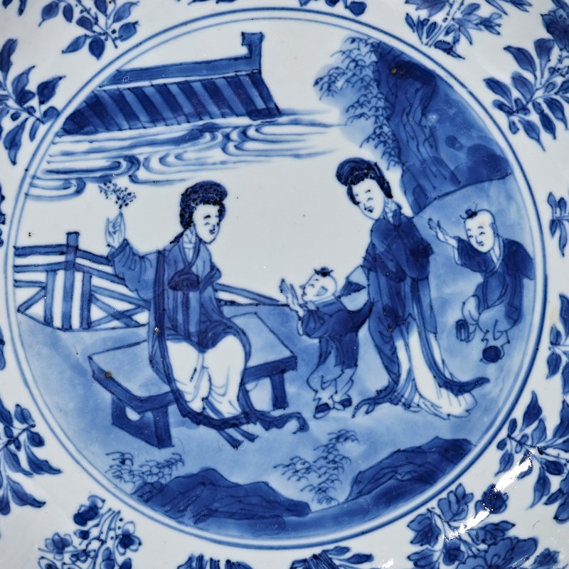 清康熙 青花仕女人物盘 - 图2