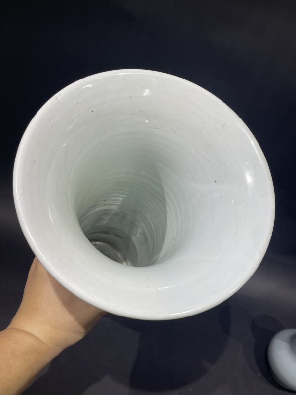 清青花五彩绘人物花觚 - 图5