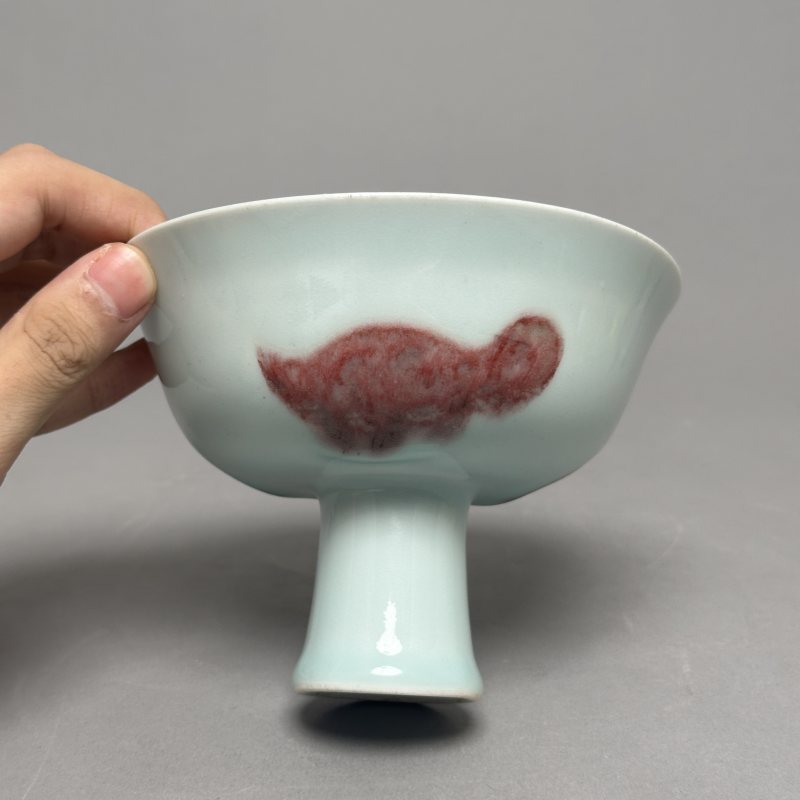 清晚期 釉里红三鱼高足杯 - 图2