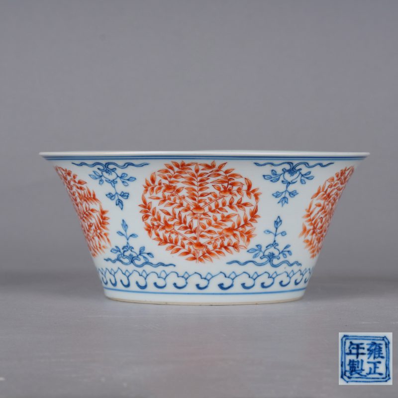 清雍正 青花矾红花卉纹马蹄碗