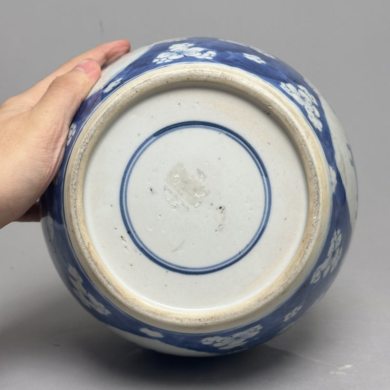 清康熙 青花冰梅开光清供博古图罐 - 图7