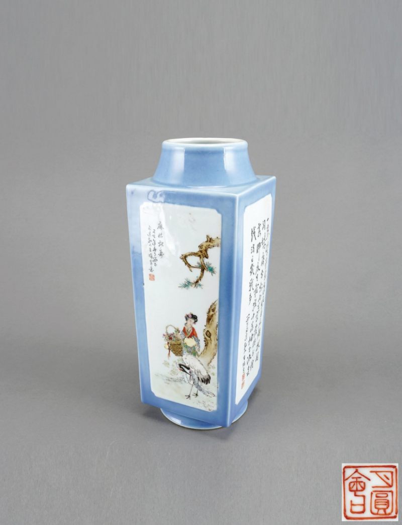    民國 粉彩花鳥題詩鐘瓶