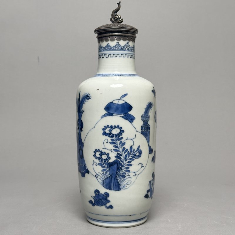 清康熙 青花清供博古图棒槌瓶 - 图11