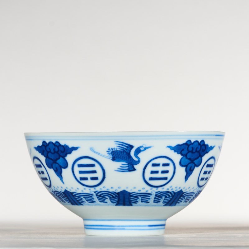 清光绪 青花云鹤八卦纹碗 - 图1