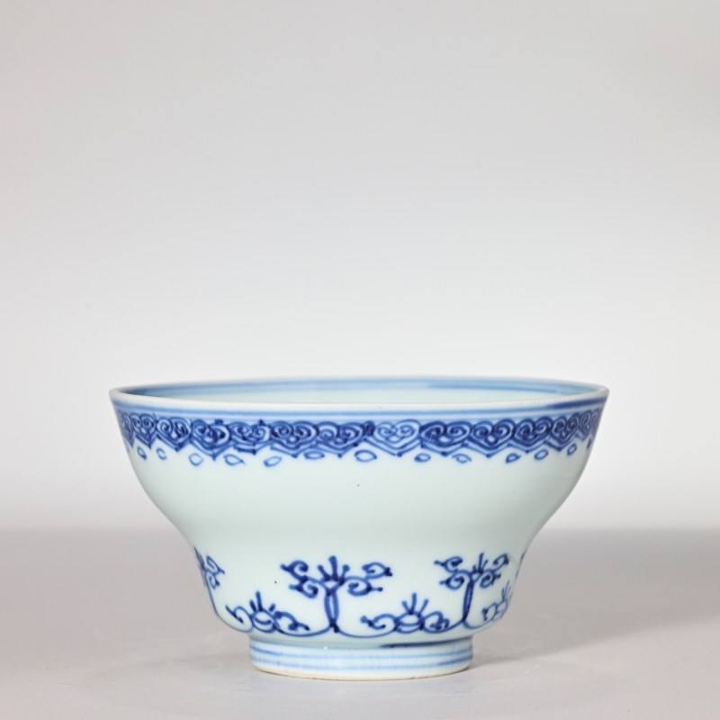 清早期 青花缠枝花卉纹杯 - 图2