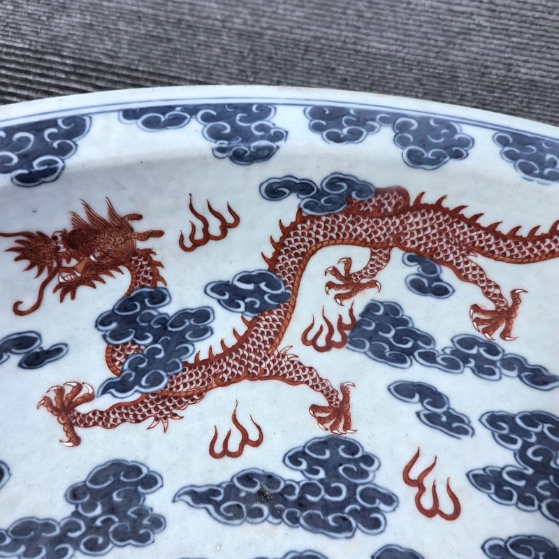 清中期 青花矾红云龙纹大盘 - 图7