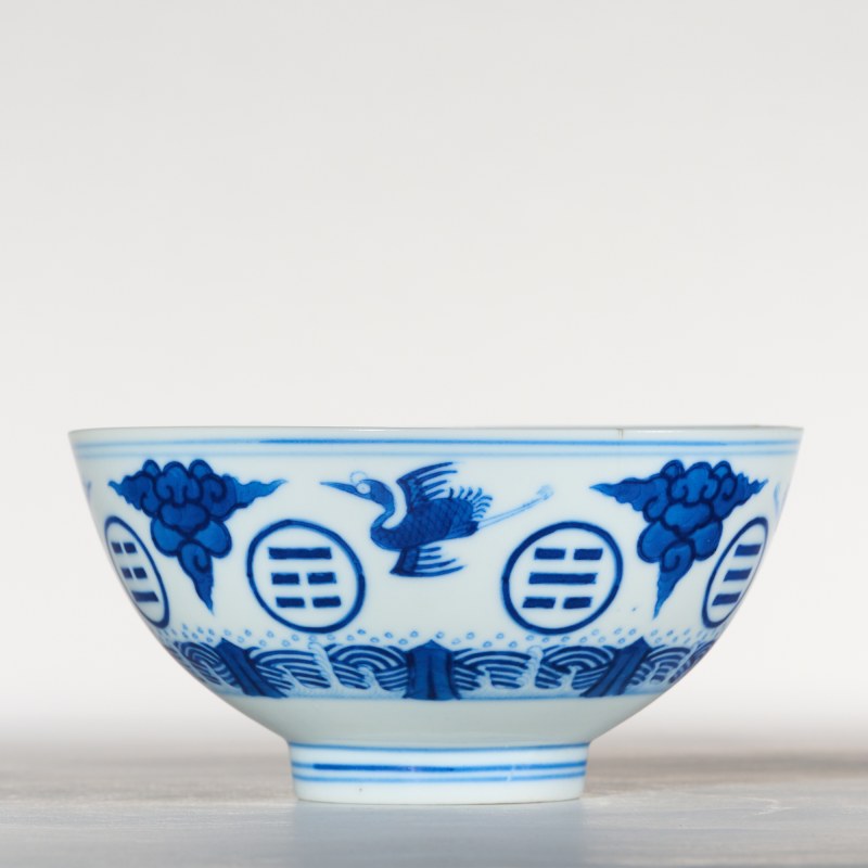 清光绪 青花云鹤八卦纹碗 - 图2