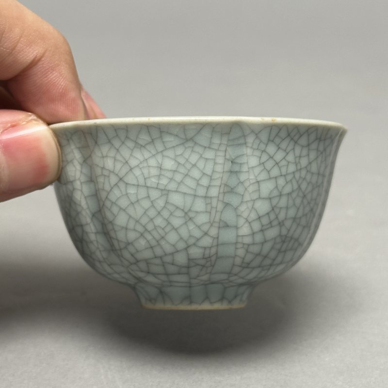 清晚期 哥釉花口茶圆一对 - 图2