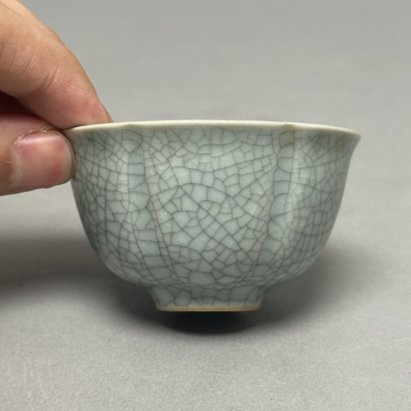 清晚期 哥釉花口茶圆一对 - 图3