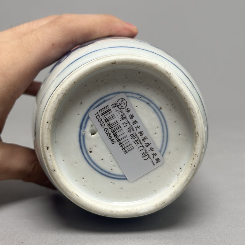清康熙 青花清供博古图棒槌瓶 - 图16