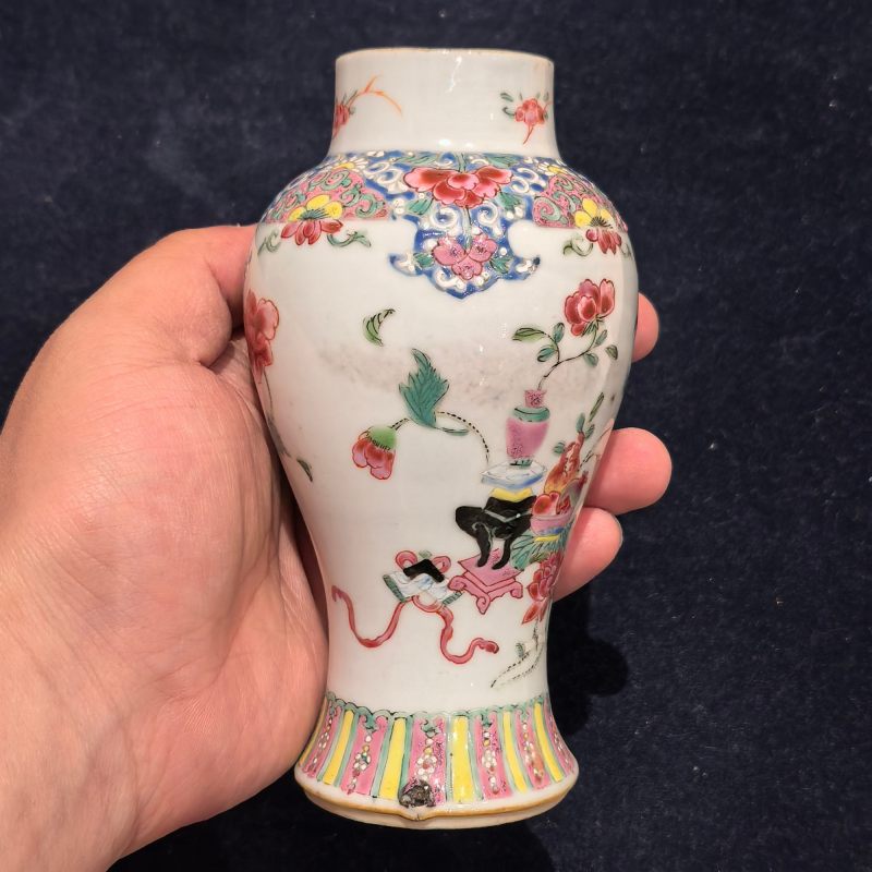 清雍正 粉彩博古花卉纹小将军罐 - 图6