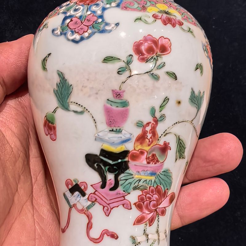 清雍正 粉彩博古花卉纹小将军罐 - 图7