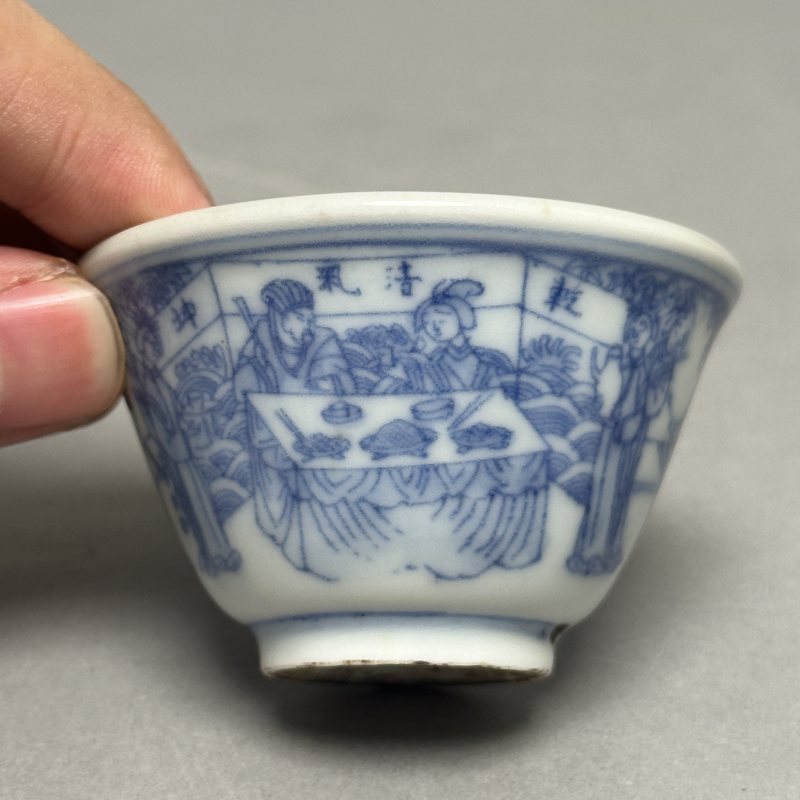 清雍正 青花线描人物纹茶圆 - 图2