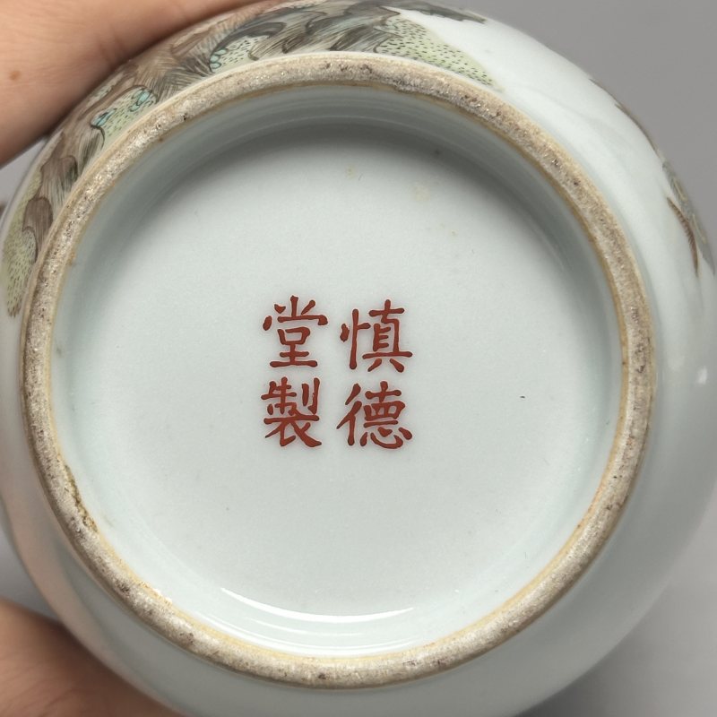 民国 粉彩洞石孔雀图灯笼瓶 - 图10