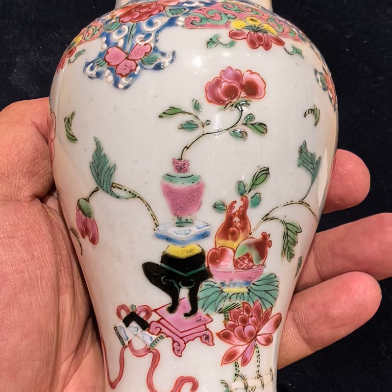 清雍正 粉彩博古花卉纹小将军罐 - 图8