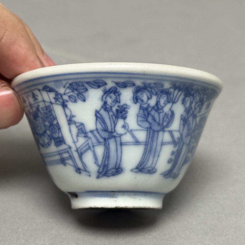 清雍正 青花线描人物纹茶圆 - 图3